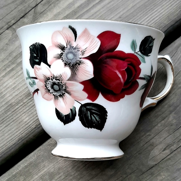 Queen Anne Teacup & Saucer - Picture 2 of 7